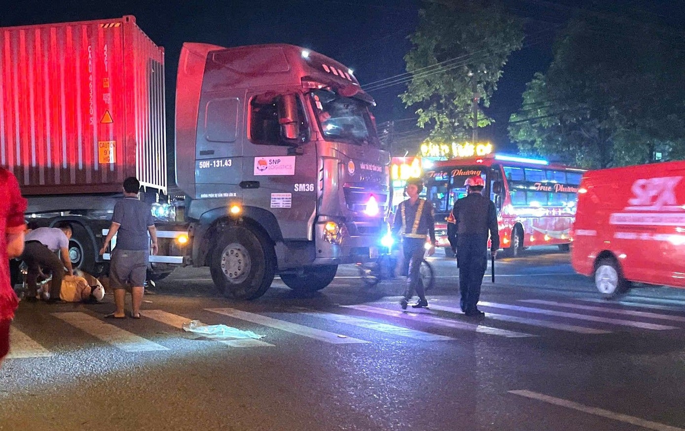 Điểm nóng tối 3/2: Nữ công nhân tử vong dưới bánh xe đầu kéo