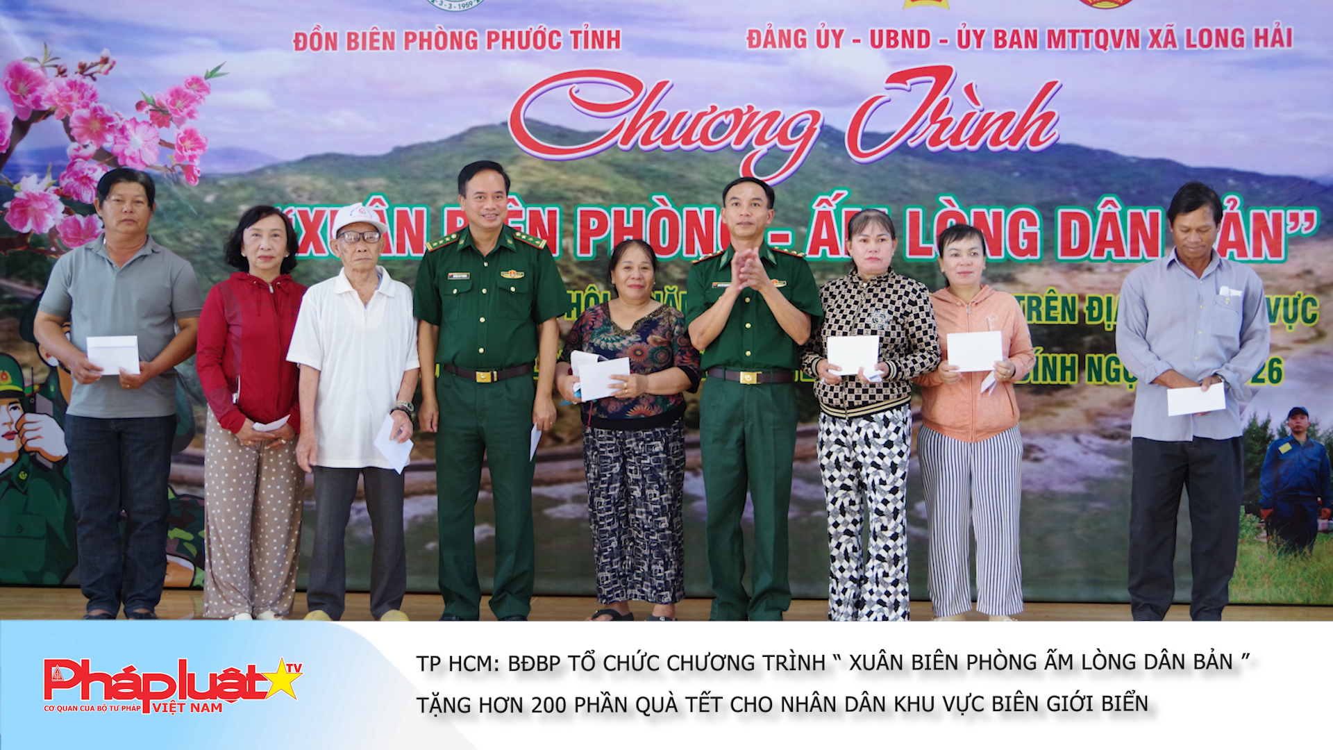 TP HCM: BĐBP tổ chức chương trình “Xuân Biên phòng ấm lòng dân bản”, tặng hơn 200 phần quà Tết cho nhân dân khu vực biên giới biển.