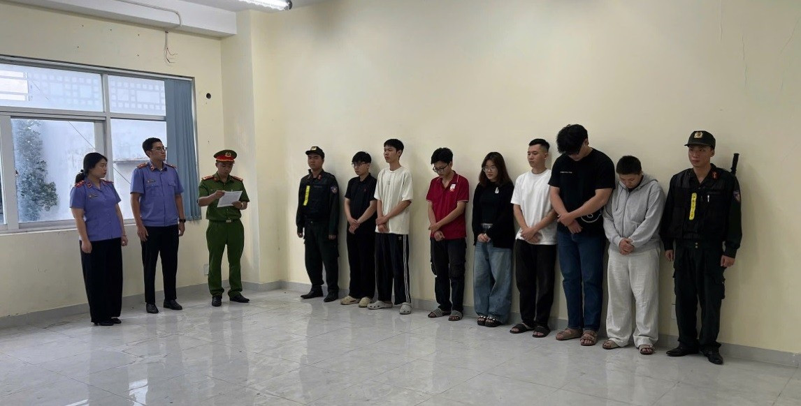 Điểm nóng sáng 5/2: Triệt phá đường dây bán thuốc lá điện tử cực kỳ tinh vi