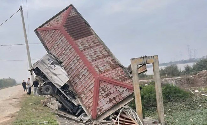 Điểm nóng sáng 6/2: Xe tập lái tông vào thành cầu, thầy dạy lái tử vong