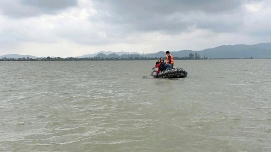 Phát hiện thi thể người đàn ông nổi trên sông Hồng 