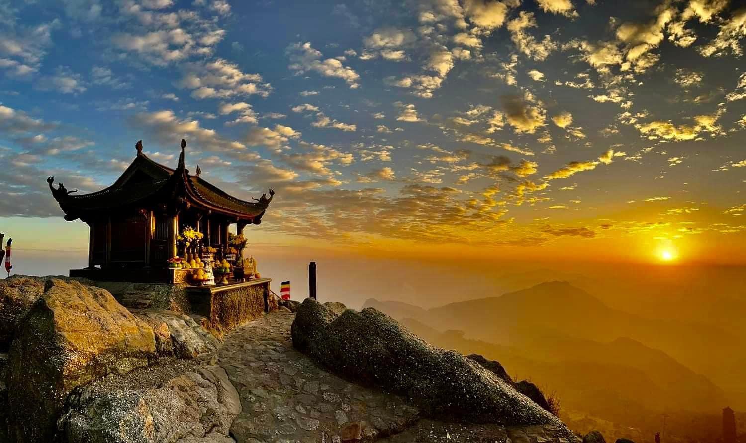 Du khách tham quan di tích Yên Tử sẽ được miễn phí vé trong ba năm