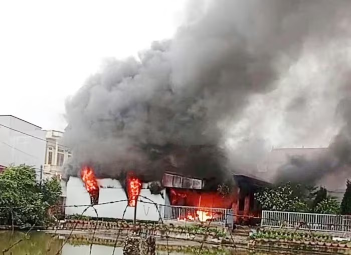 Cháy lớn tại nhà tình thương nuôi trẻ khuyết tật