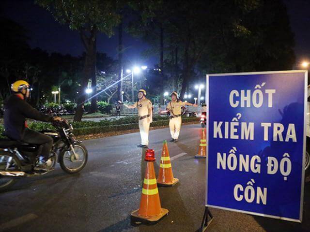 Uống rượu từ hôm trước, sáng hôm sau bị phạt nồng độ cồn?