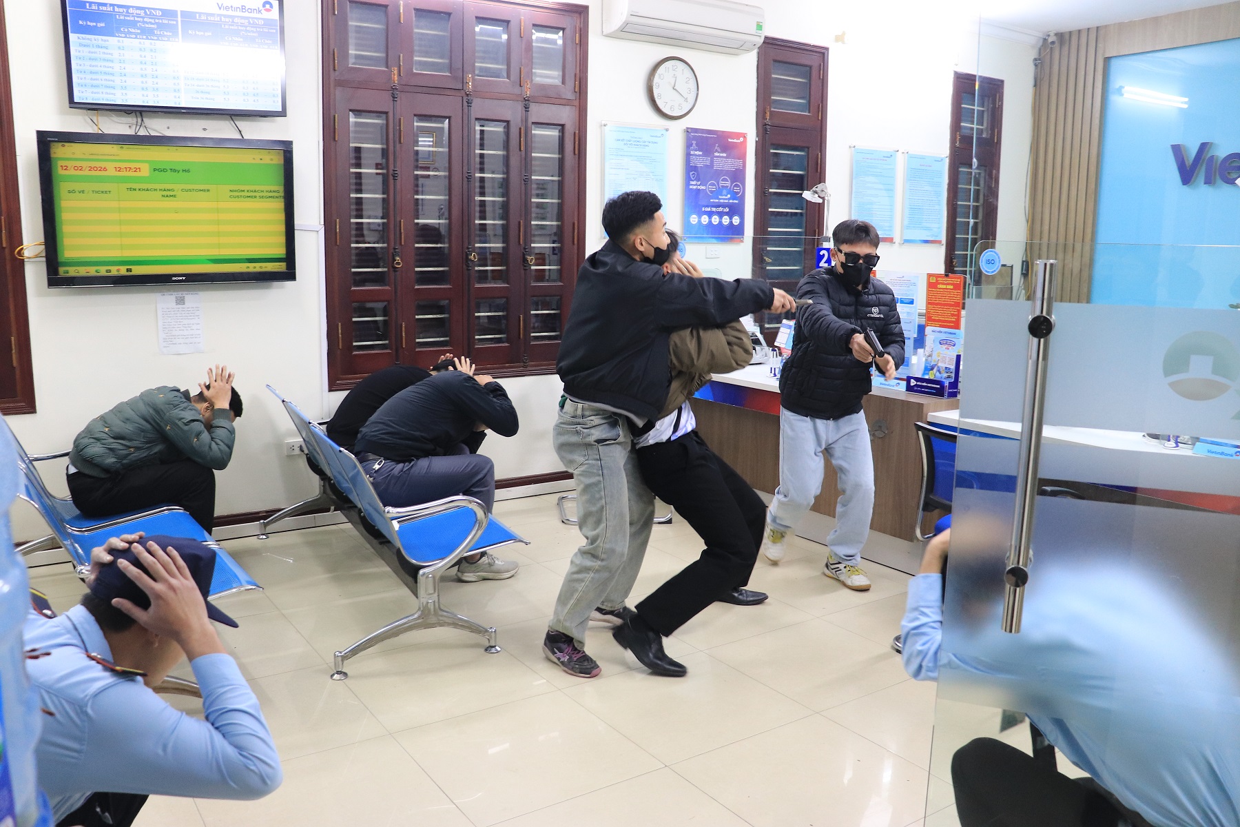 Diễn tập phòng, chống tội phạm cướp tài sản tại trụ sở ngân hàng