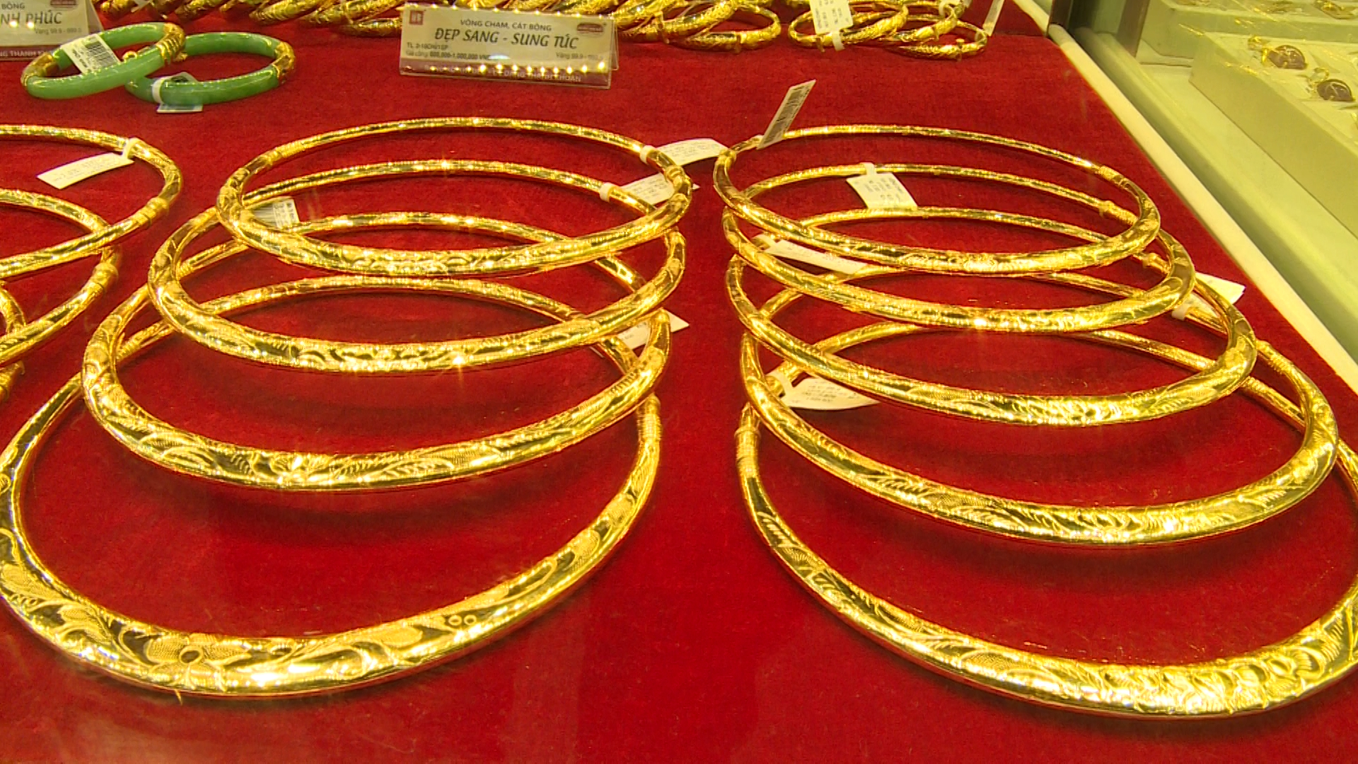 Giá vàng hôm nay 13/2: Giá vàng “trượt” khỏi ngưỡng cản quan trọng