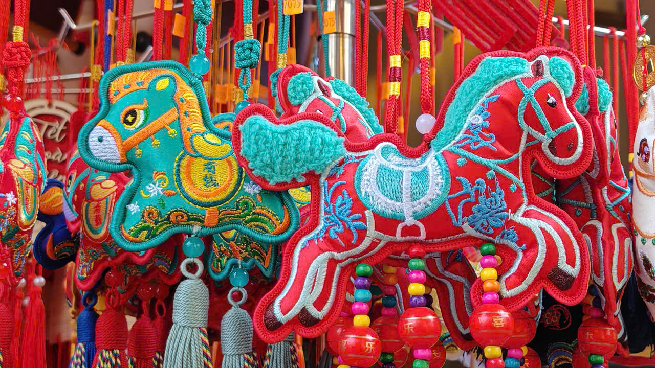 Hàng Mã: Rực rỡ sắc xuân – thủ phủ thị trường trang trí Tết