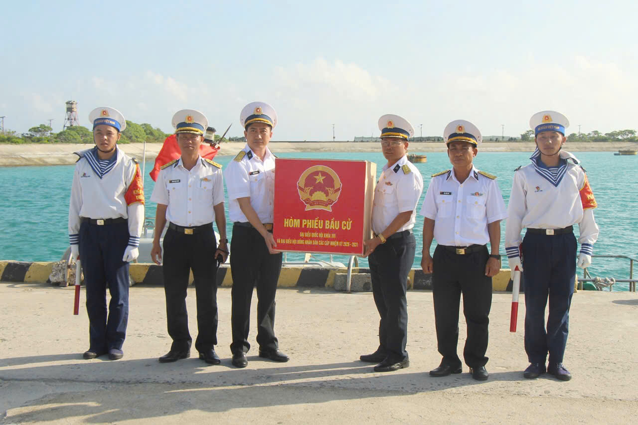 Các đảo trên Đặc khu Trường Sa tích cực chuẩn bị cho ngày hội lớn