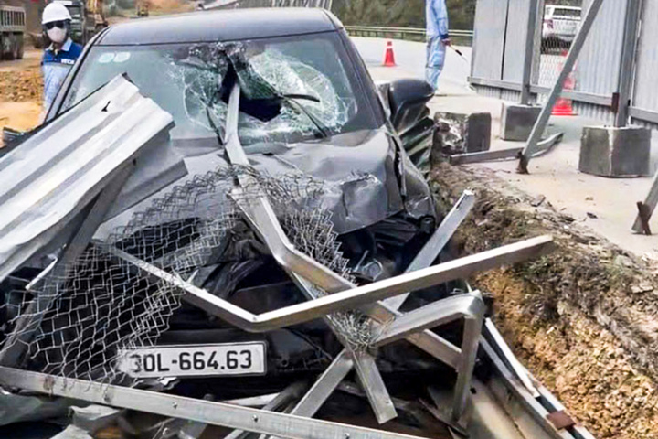 Liên tiếp xảy ra tai nạn trên cao tốc Nội Bài - Lào Cai