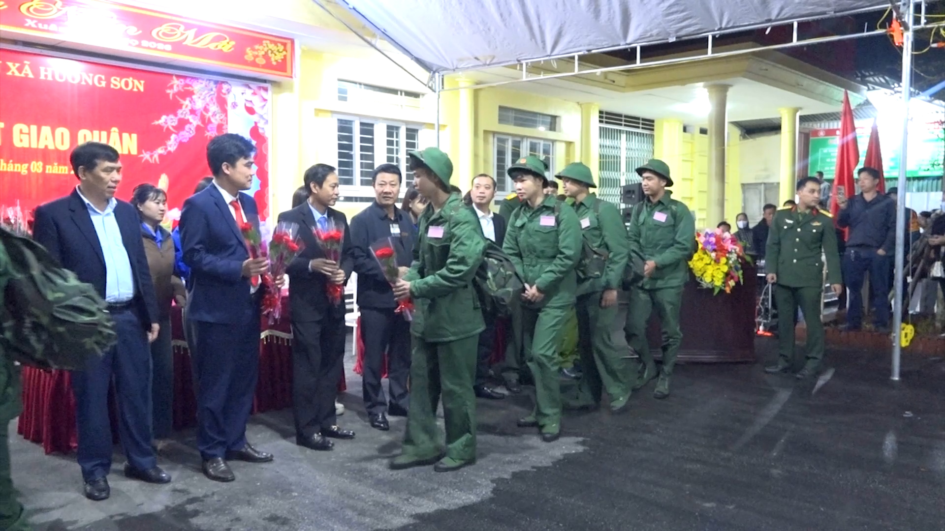 Xã Hương Sơn: Tiễn chân 40 thanh niên địa phương lên đường nhập ngũ năm 2026