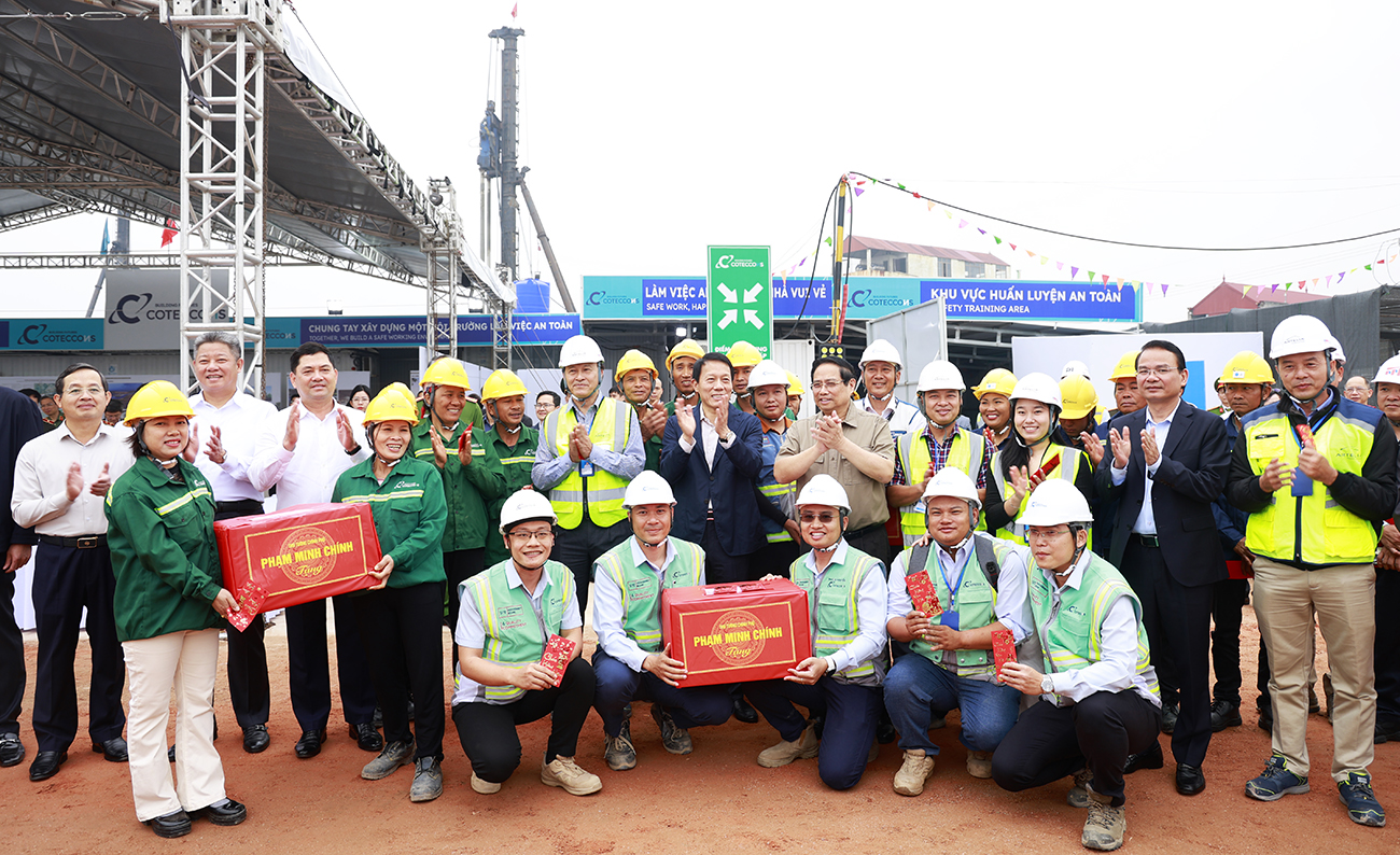 Thủ tướng Phạm Minh Chính kiểm tra thi công dự án Cảng hàng không quốc tế Gia Bình