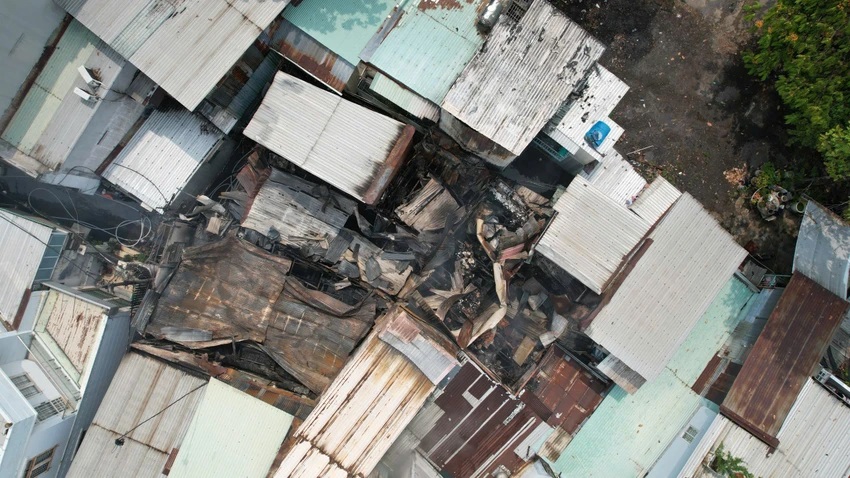 TP.Hồ Chí Minh: Cháy lớn gần cầu vượt Cây Gõ, nhiều căn nhà bị thiêu rụi