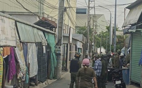 Bắt giữ đối tượng chém bạn nhậu rồi cố thủ trong phòng