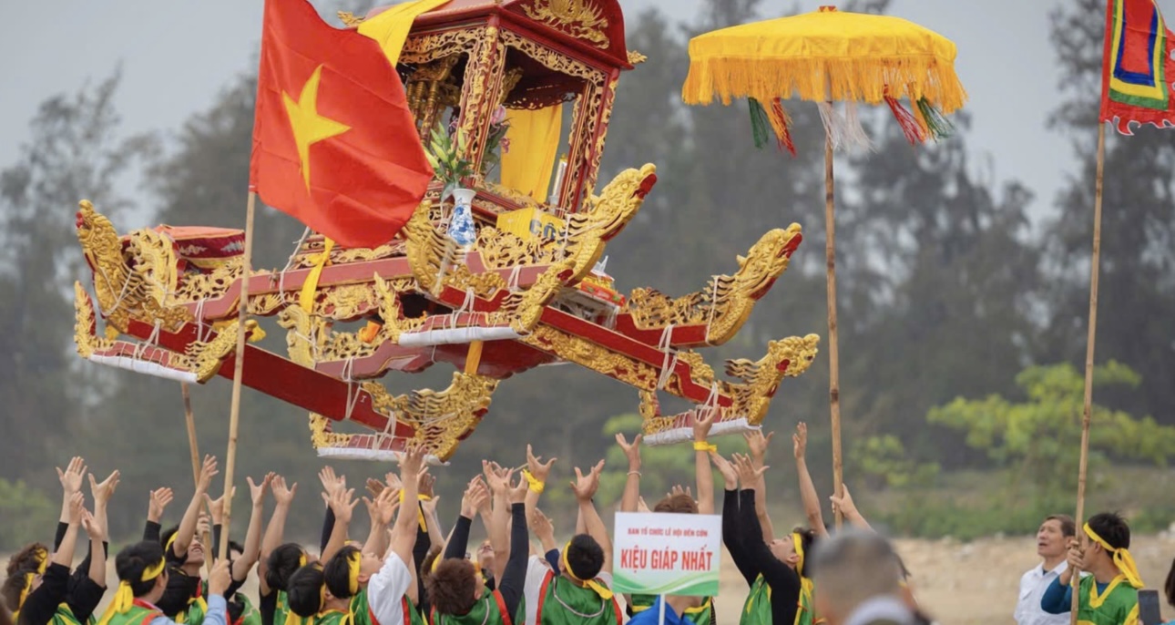 Kiệu bay” – Nét văn hóa biển độc đáo ở Đền Cờn