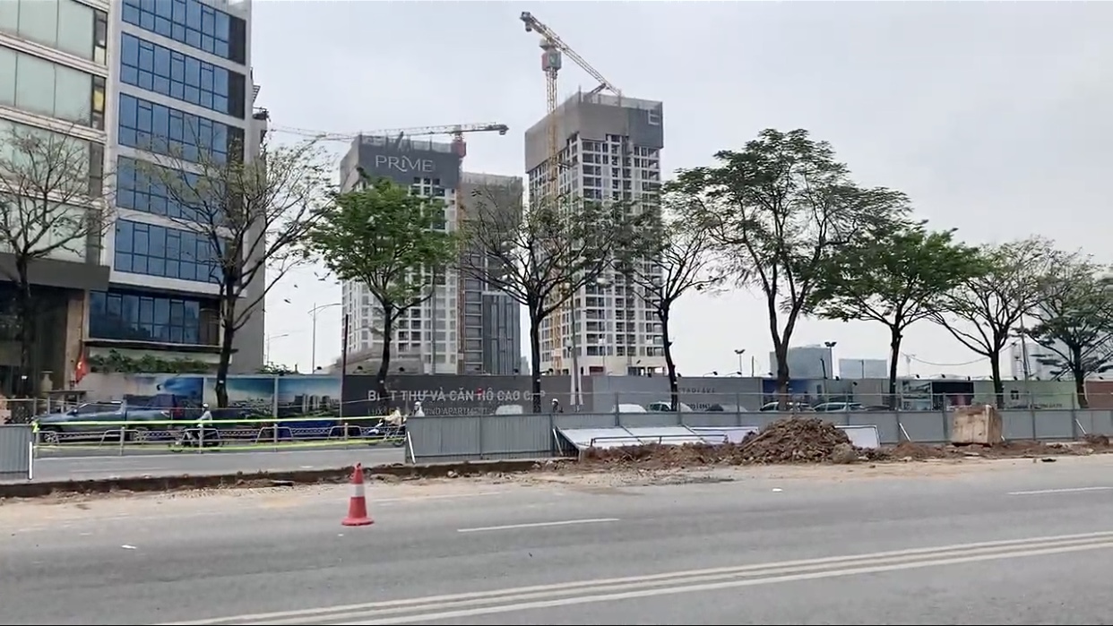 Bản tin Đầu tư công: Hà Nội tháo dỡ dải phân cách đường Võ Chí Công phục vụ thi công chống ngập