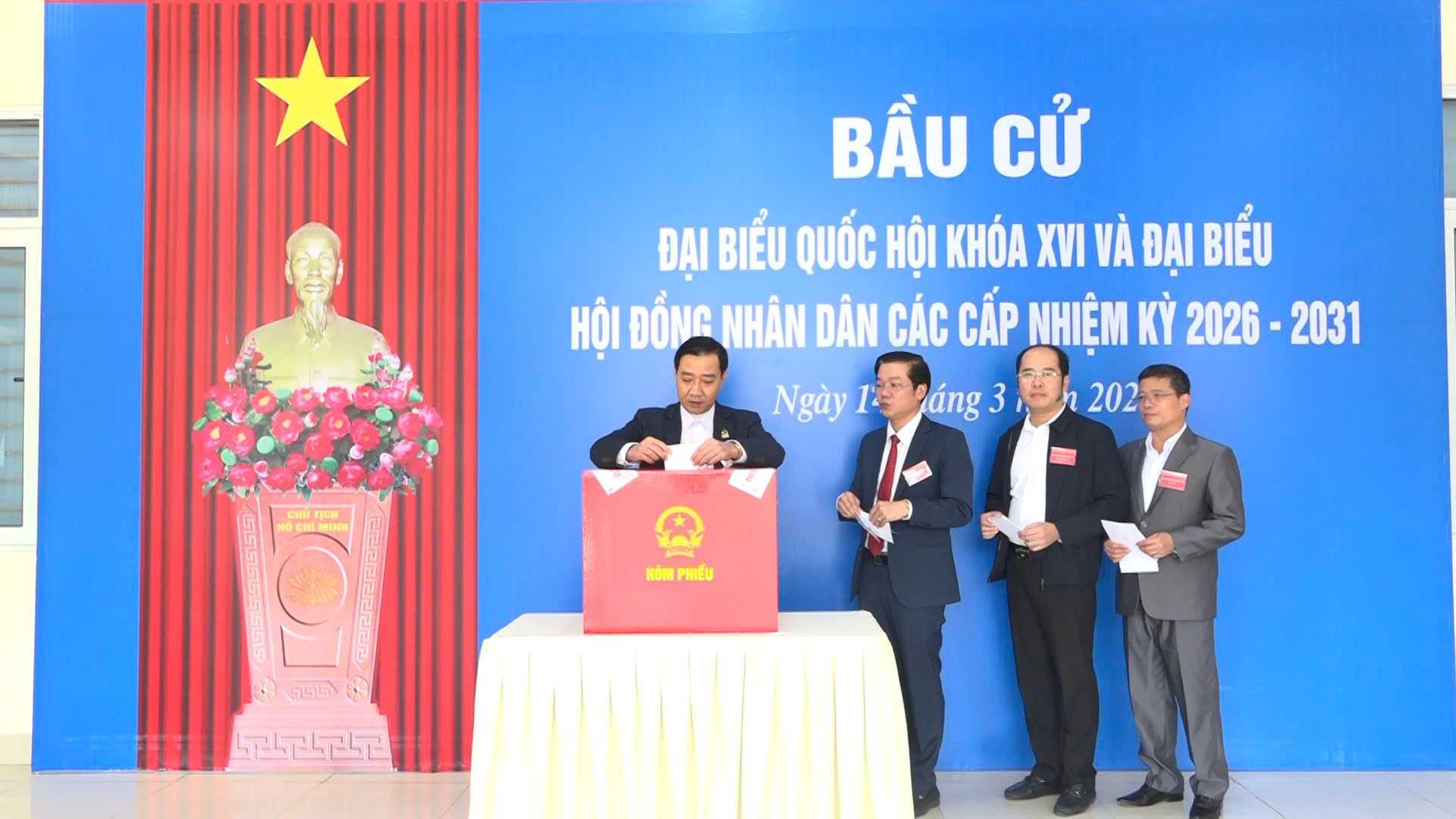 Cán bộ, nhân dân đặc khu Bạch Long Vĩ phấn khởi đi bầu cử sớm