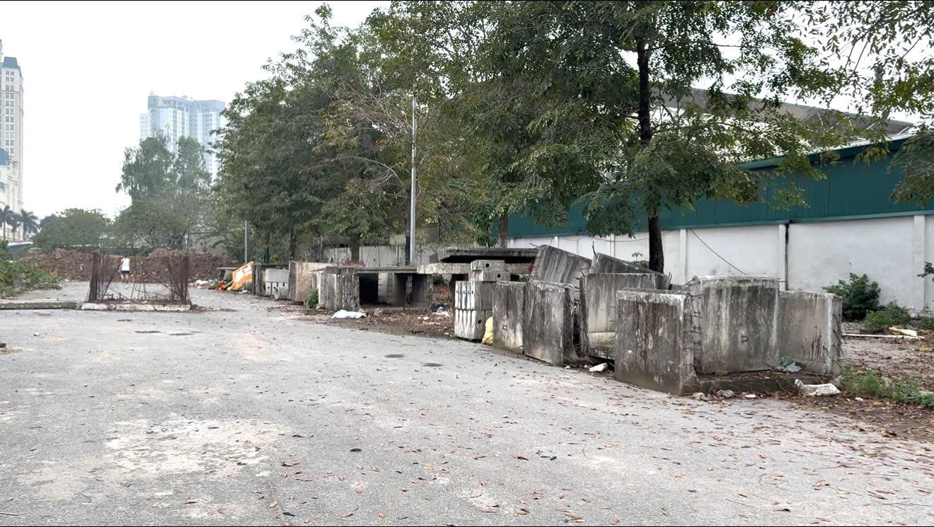 Gần 6 năm thi công, tuyến đường Vũ Quỳnh vẫn dang dở