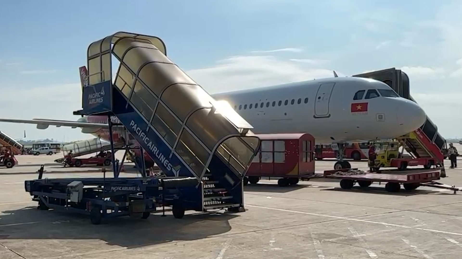 BizNews ngày 18/3/2026: Đề xuất giảm thuế, phí vận tải để ứng phó xung đột tại Trung Đông