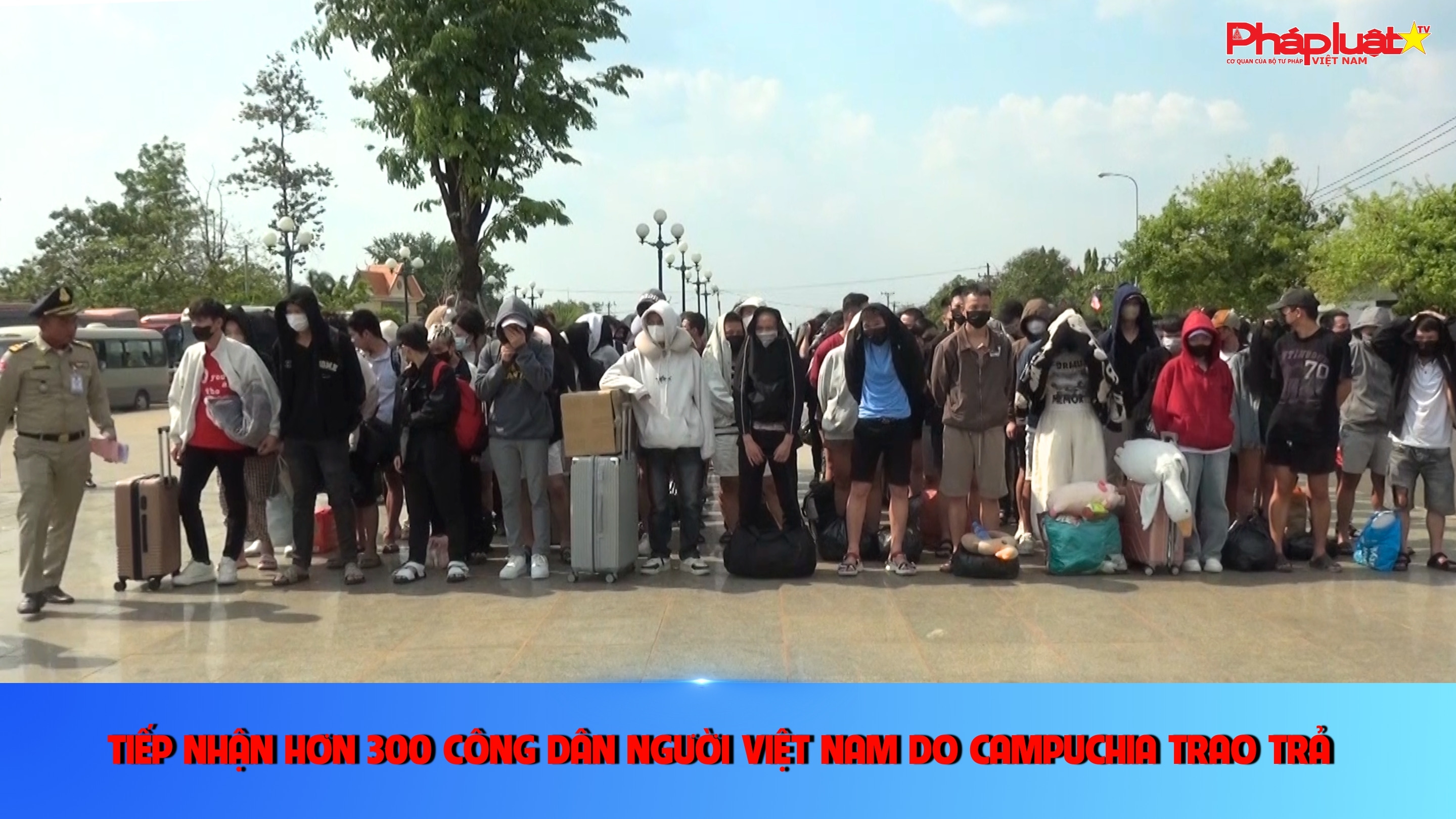 Tiếp nhận hơn 300 công dân người Việt Nam do Campuchia trao trả