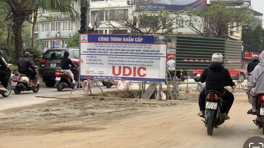 Bản tin Đầu tư công ngày 20/03/2026: Rào chắn giữa lòng đường Võ Chí Công để thi công dự án chống ngập