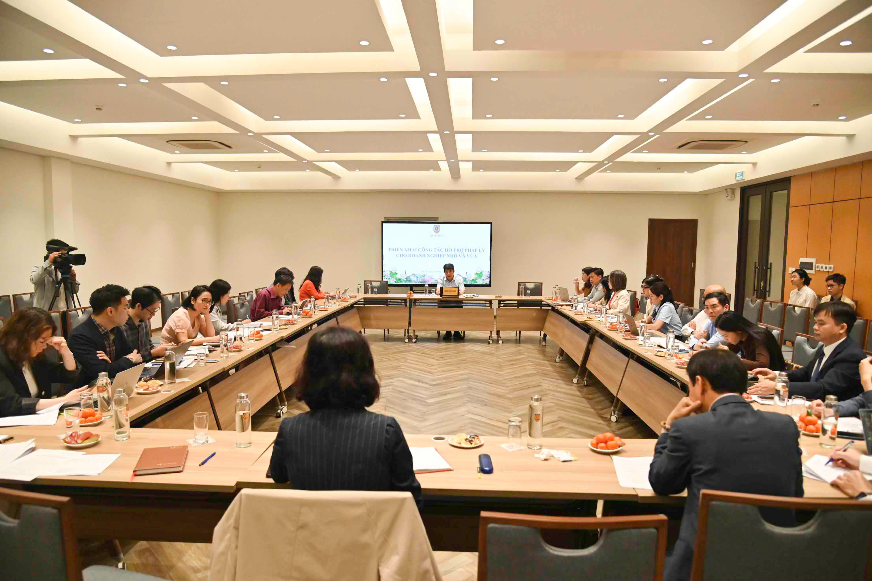 Tăng cường hỗ trợ pháp lý, tháo gỡ khó khăn cho doanh nghiệp nhỏ và vừa