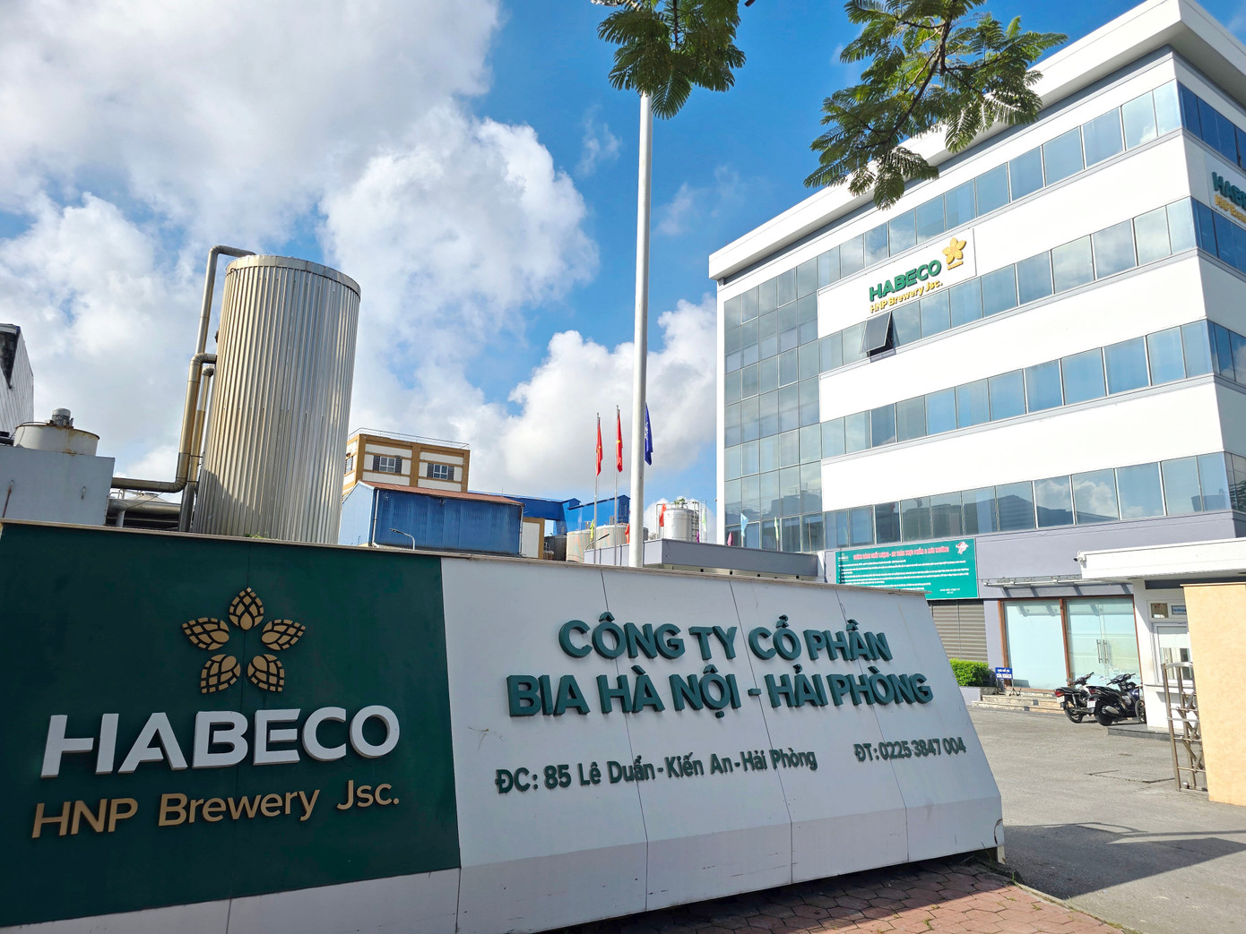 Một doanh nghiệp bia bị xử phạt gần 2 tỷ đồng