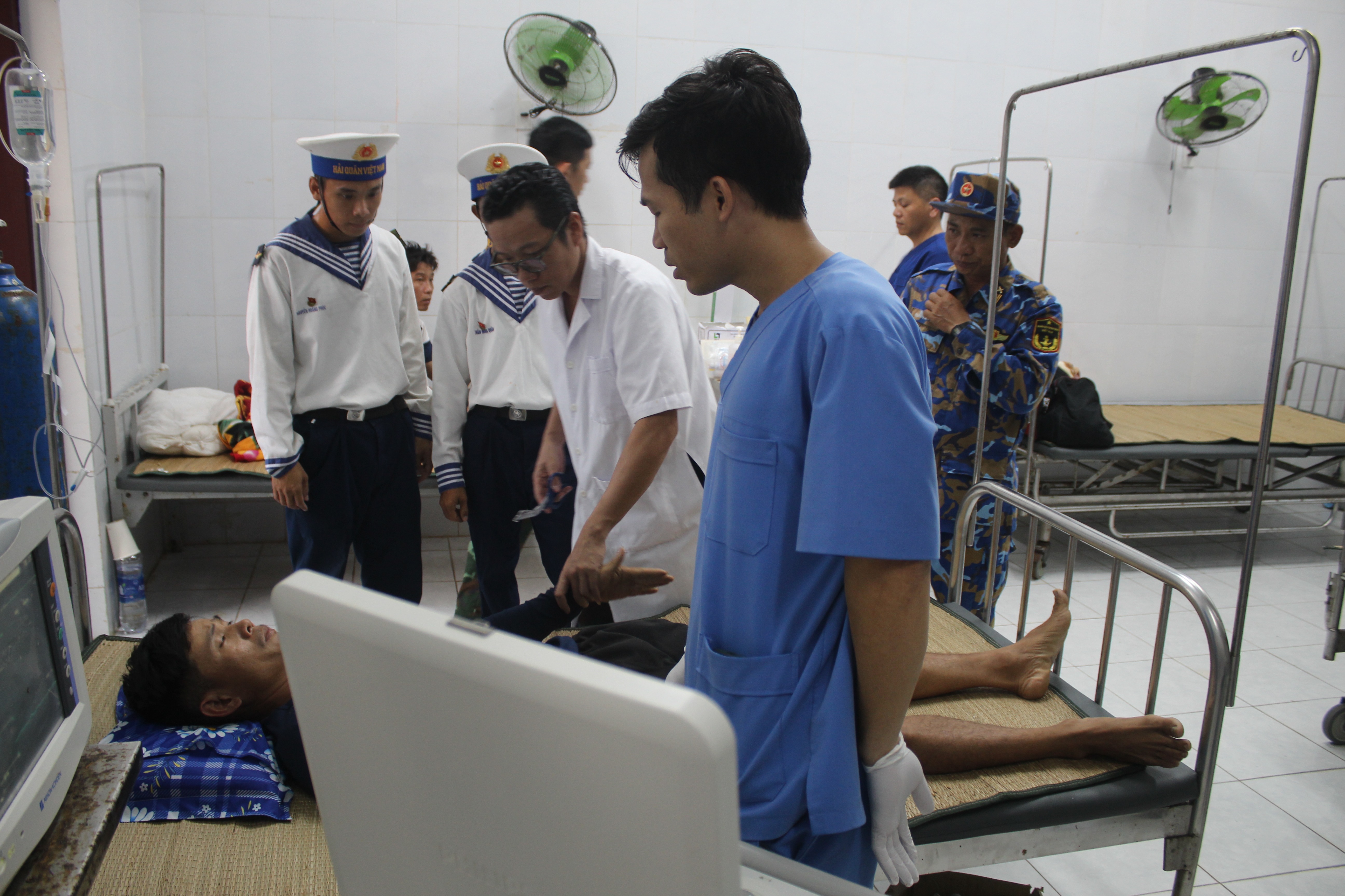 Một thợ lặn được cấp cứu kịp thời tại Bệnh xá đảo Song Tử Tây