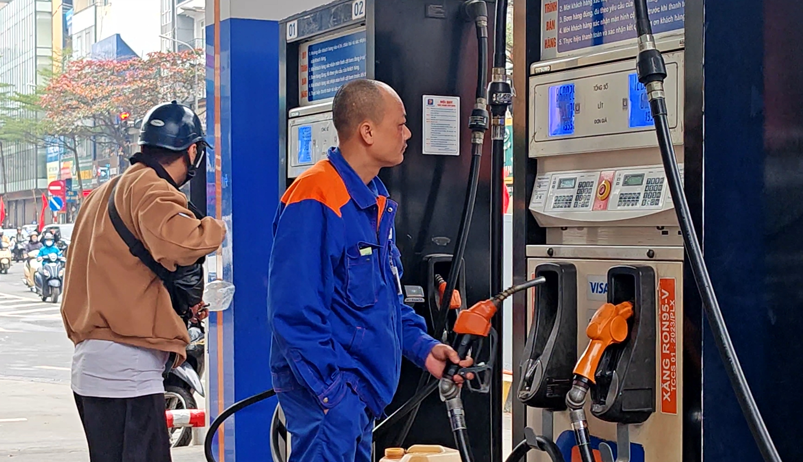 Giá xăng/dầu đồng loạt giảm