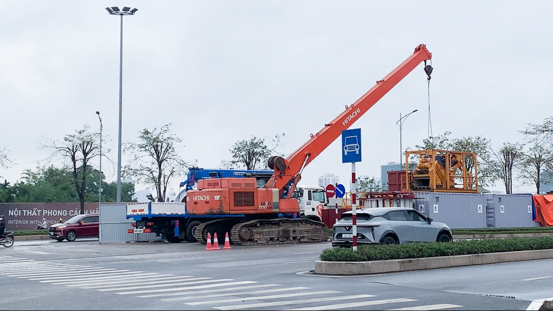 Hà Nội đẩy nhanh thi công cống ngầm thoát nước trên đường Võ Chí Công