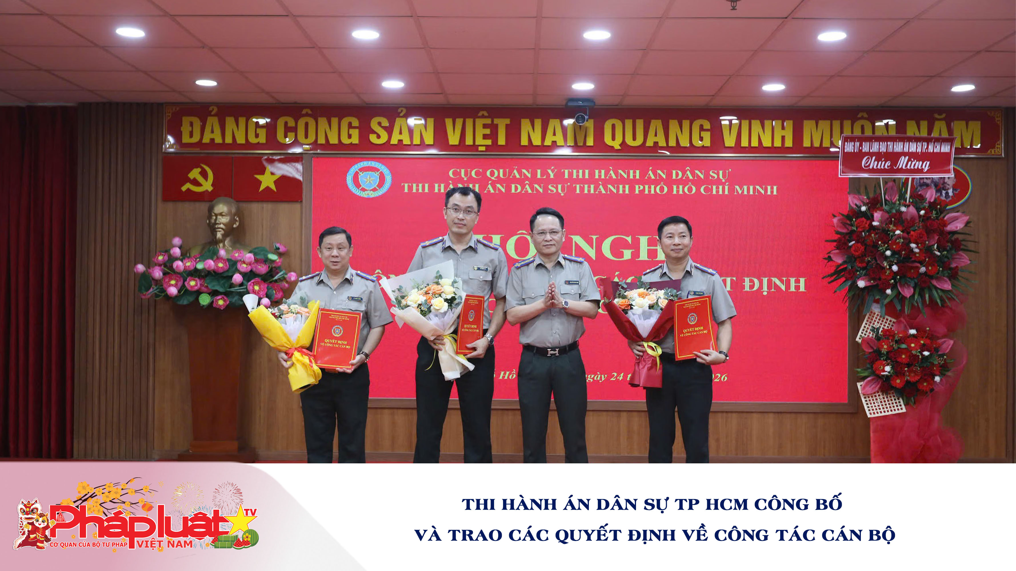 Thi hành án dân sự TP HCM công bố và trao các quyết định về công tác cán bộ