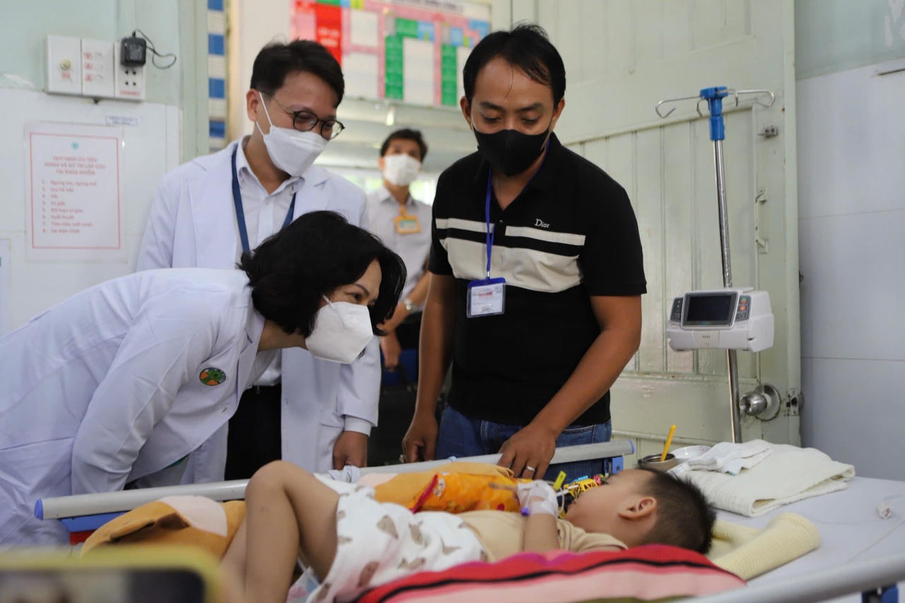 Cảnh báo nguy cơ “dịch chồng dịch” khi nhiều bệnh truyền nhiễm gia tăng