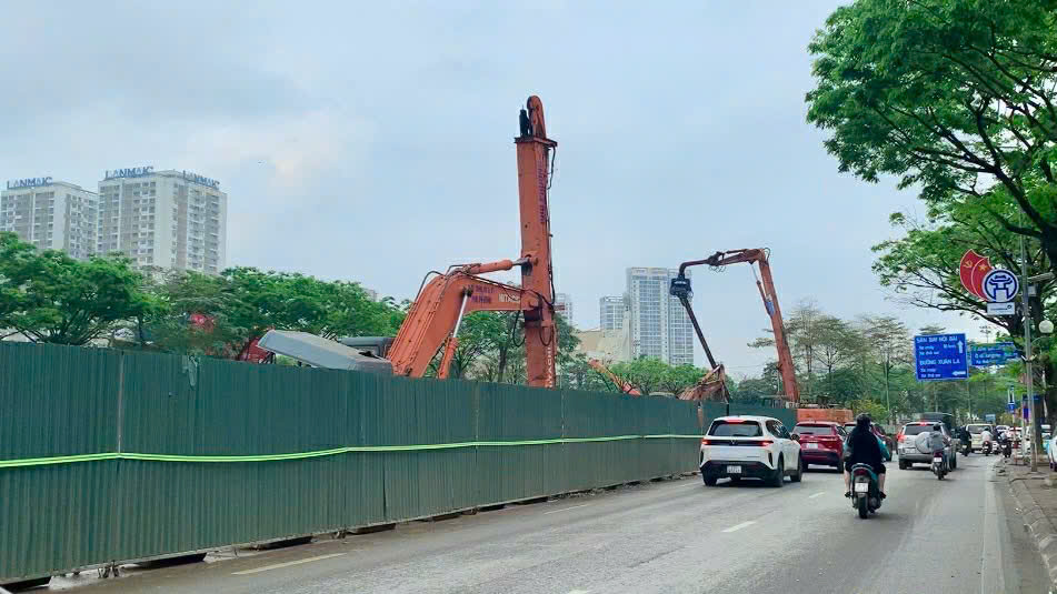 Bản tin Đầu tư công ngày 3/4/2026: Hà Nội rào chắn loạt đường trung tâm để thi công chống ngập