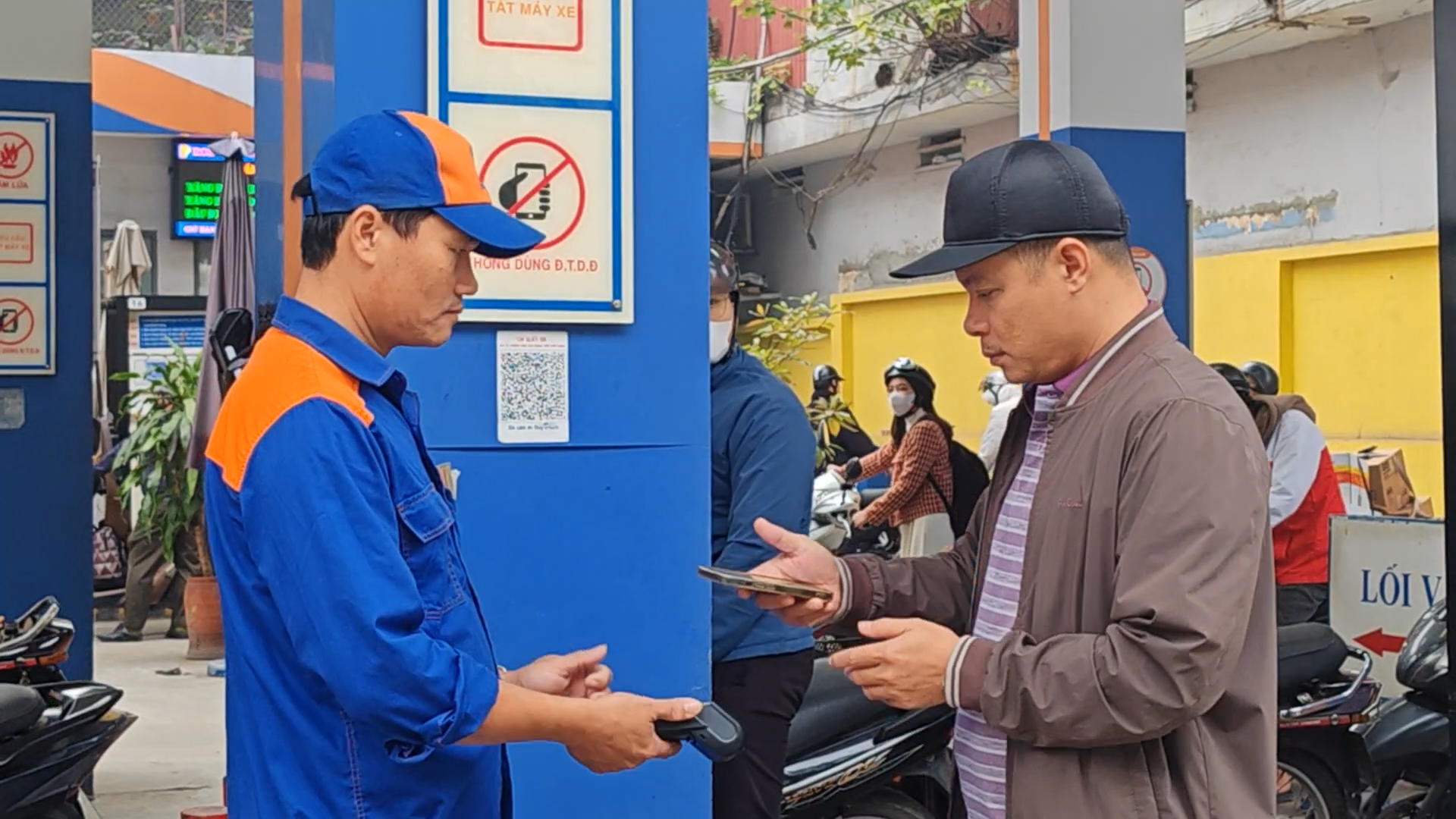 BizNews ngày 6/4/2026: Việt Nam đảm bảo đủ nguồn cung xăng, dầu đến hết tháng 4/2026