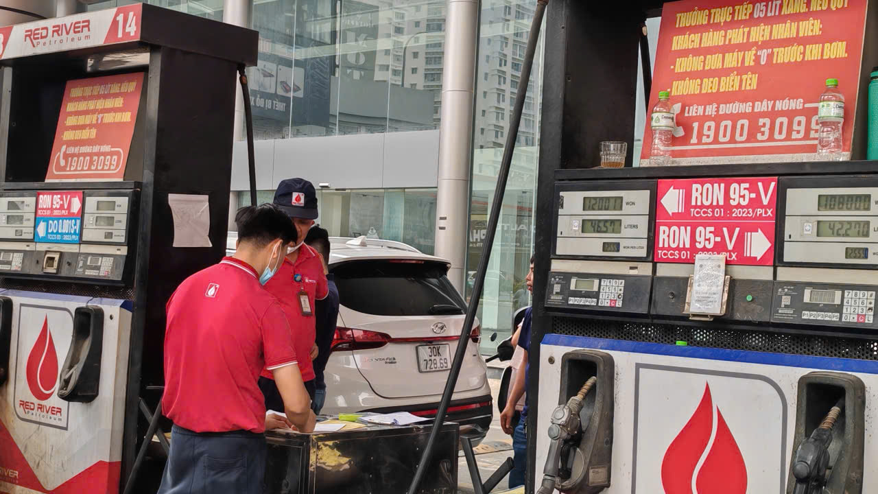 Giá xăng/dầu đã giảm từ chiều nay