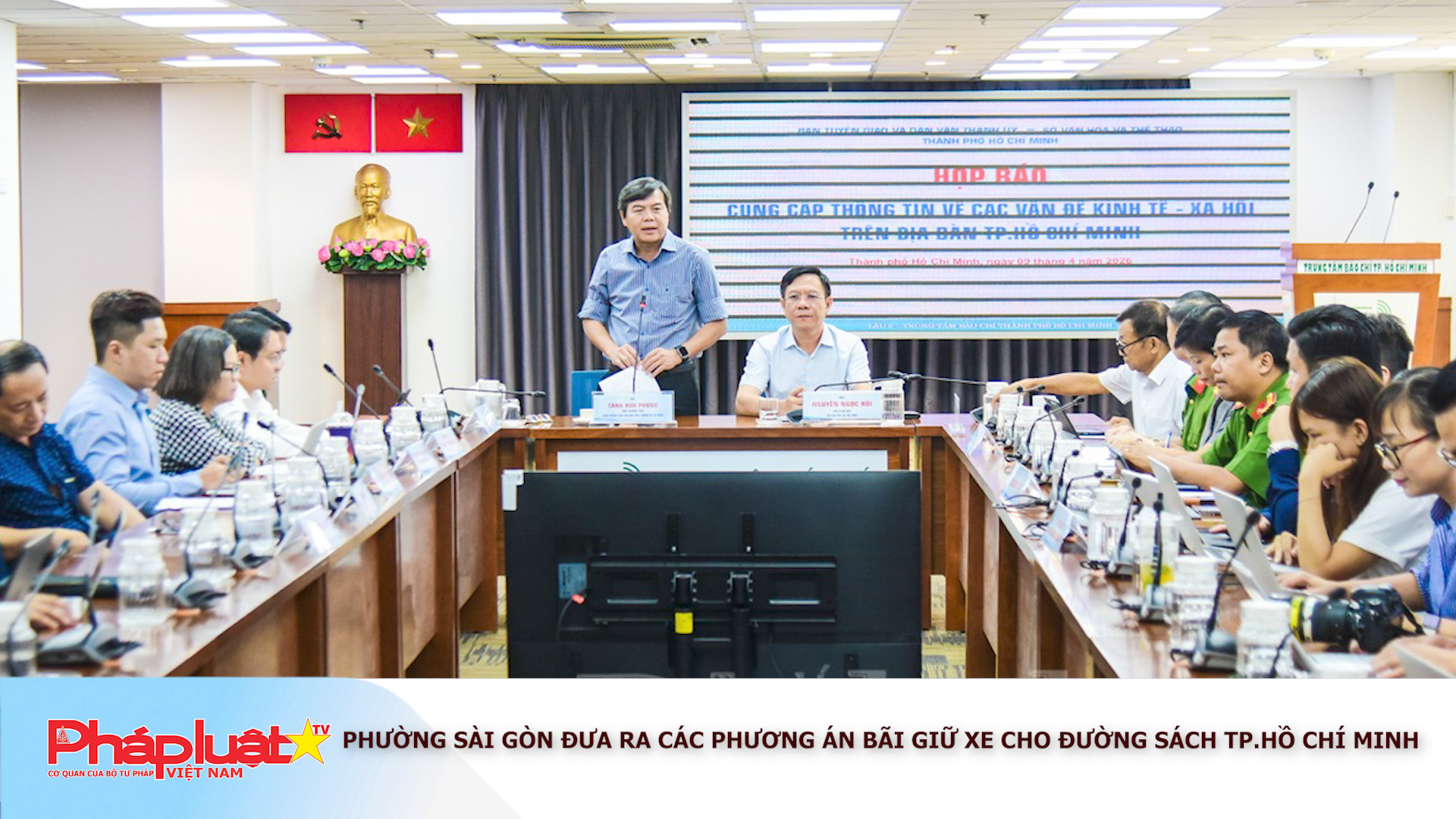 Kiến nghị duy trì bãi giữ xe phục vụ Đường sách: Hài hòa quản lý, thuận lợi người dân