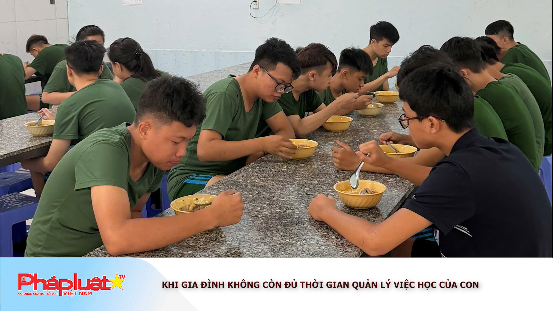Khi gia đình không còn đủ thời gian quản lý việc học của con