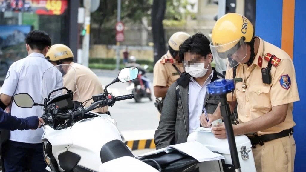 Chở khách thu tiền trái phép bằng xe cá nhân có thể bị phạt nặng