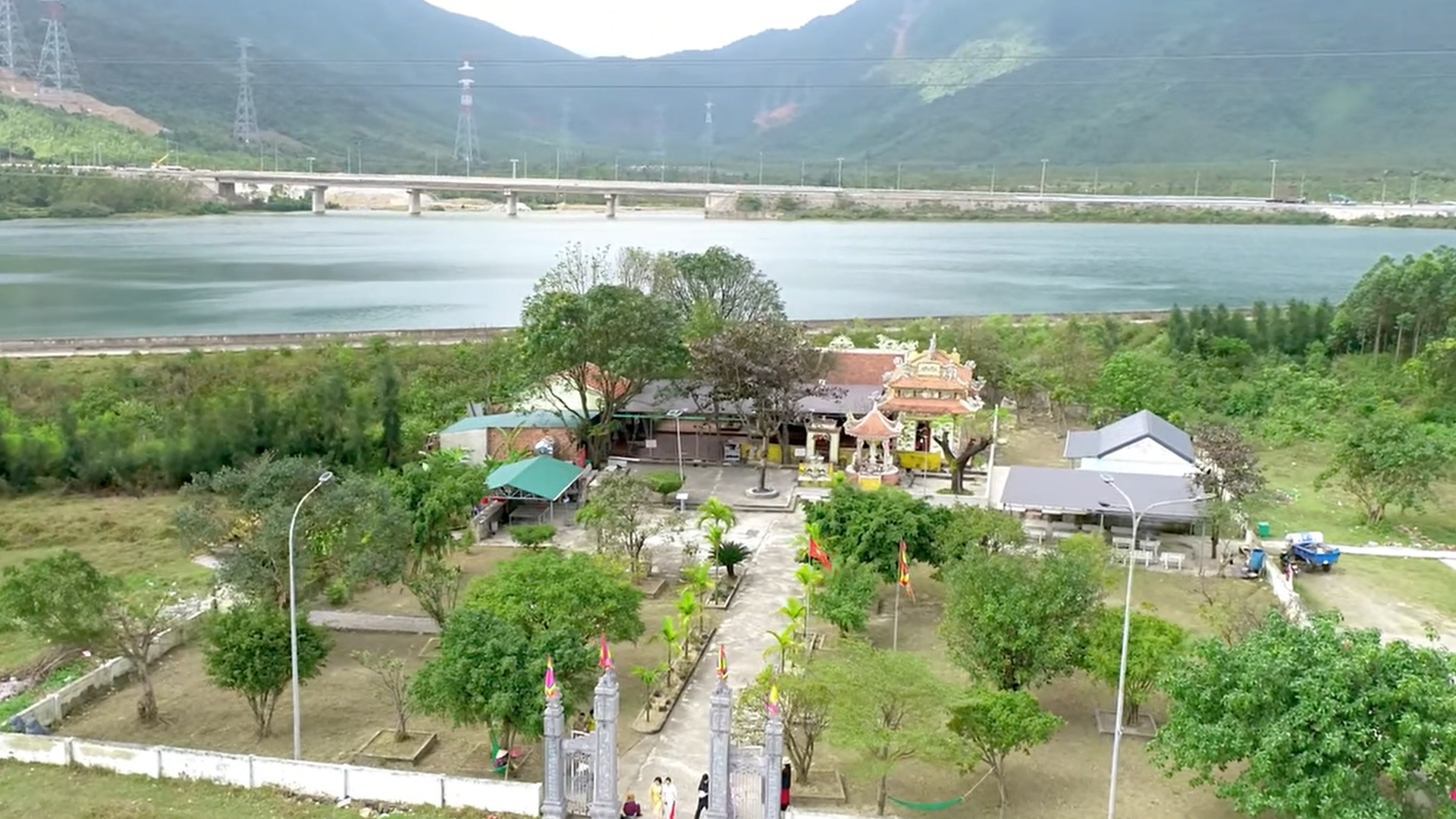 Huyền tích ly kỳ về đền thờ Thánh Mẫu Liễu Hạnh bên núi Hoành Sơn