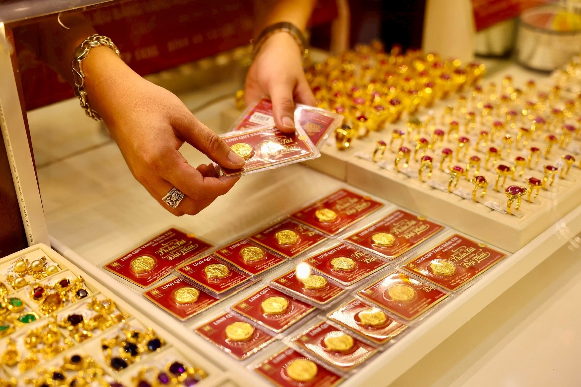 BizNews ngày 15/4/2026: Đang thẩm định 11 hồ sơ xin sản xuất vàng miếng