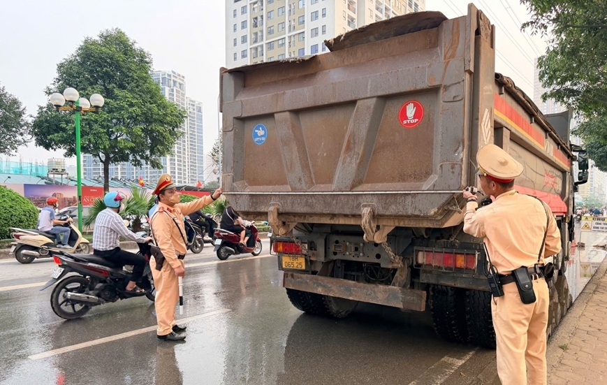 Bản tin An toàn giao thông số 338: Hà Nội tổng kiểm tra ôtô có tải trọng từ 15 tấn trở lên