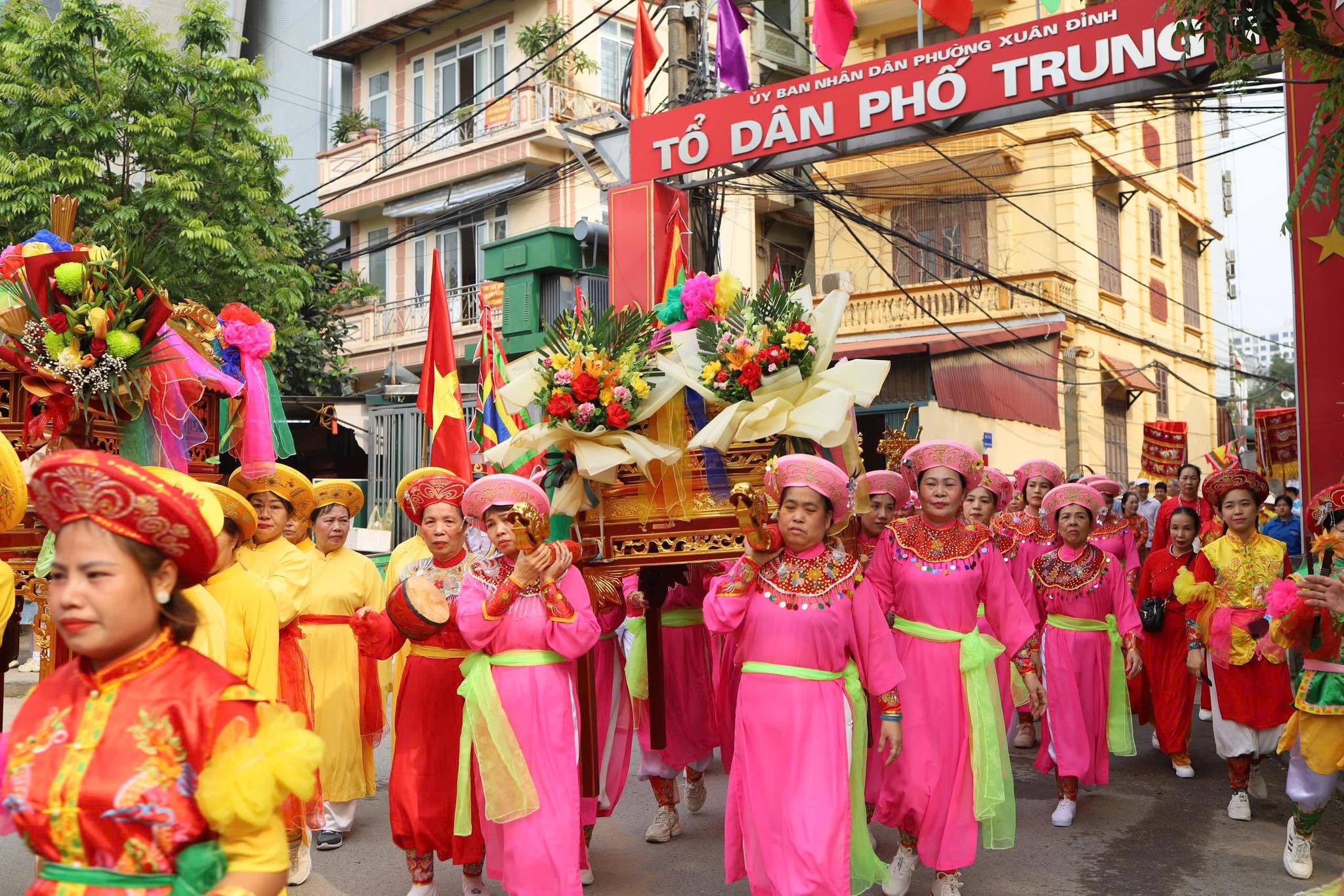 Rộn ràng chính hội Đình Xuân Tảo 2026: Rước kiệu linh thiêng, lan tỏa đạo lý “Uống nước nhớ nguồn”