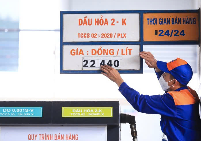 Bản tin Truyền thông Chính sách ngày 30/4/2026: Bỏ dầu hỏa khỏi danh mục công bố giá cơ sở xăng dầu  