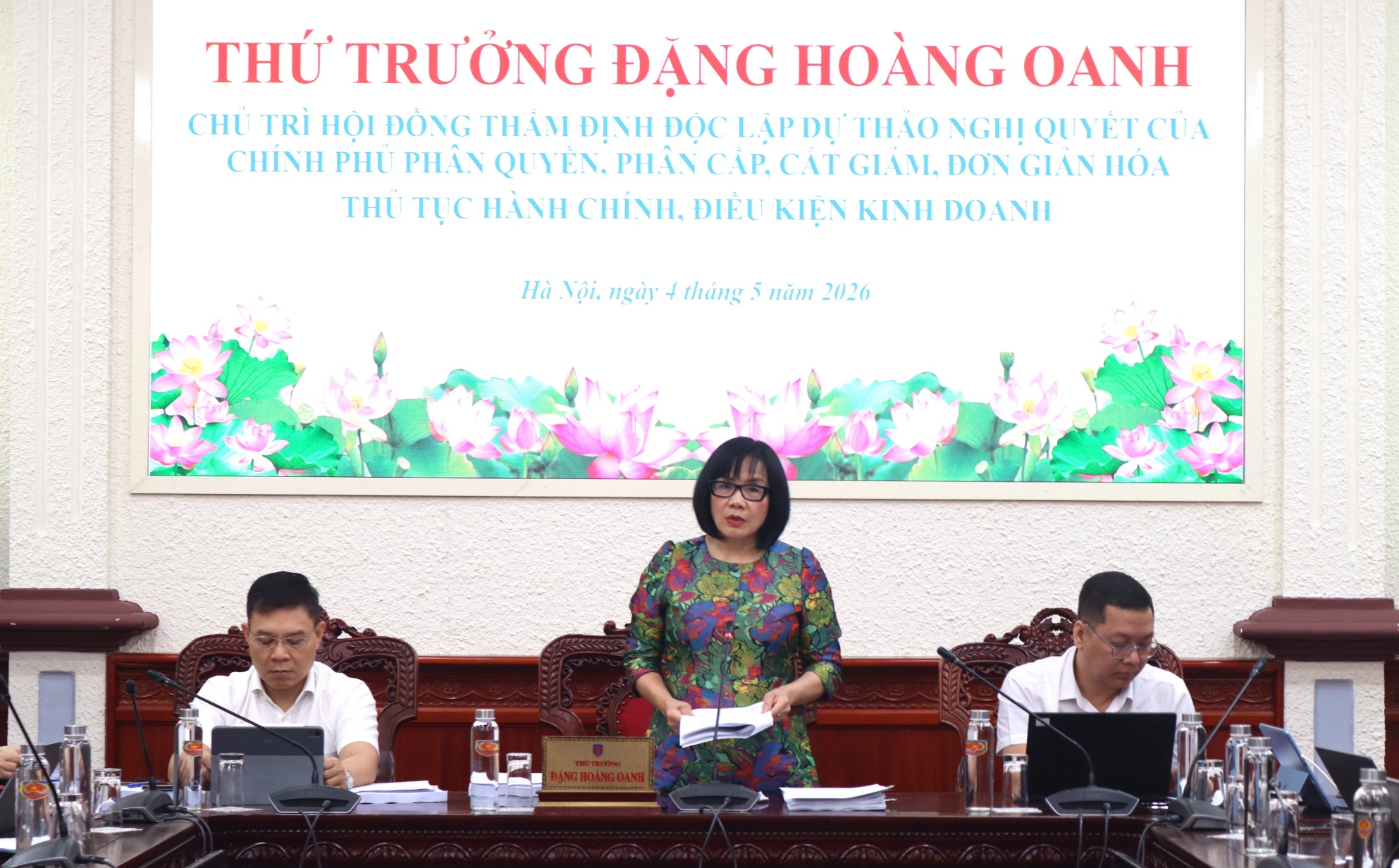 Thẩm định dự thảo Nghị quyết về phân cấp, cắt giảm thủ tục hành chính