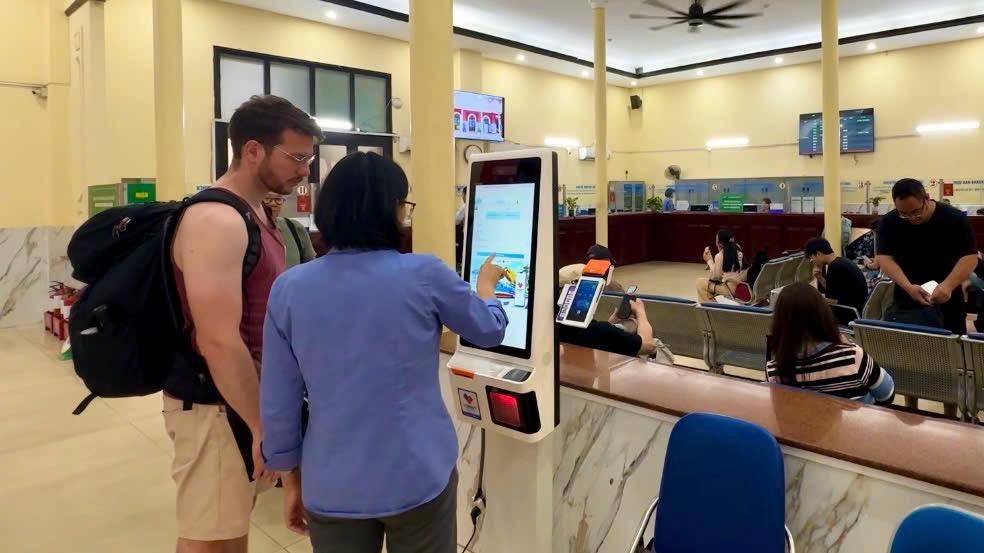 Bản tin An toàn giao thông số 349: Đường sắt Việt Nam mở bán khoảng 1,5 triệu vé phục vụ cao điểm hè 2026