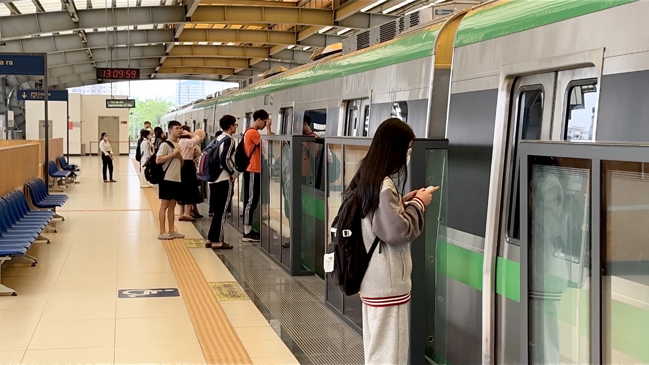 Bản tin An toàn giao thông số 352: Gần 6,6 triệu lượt hành khách sử dụng metro Hà Nội trong 4 tháng đầu năm 2026