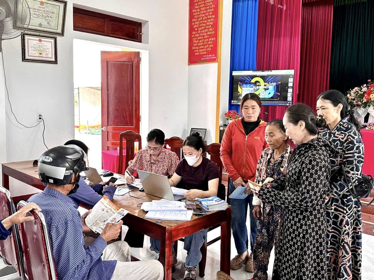 Hà Tĩnh: Mô hình “Ngày thứ 7 về tổ dân phố” - Cầu nối chuyển đổi số với người dân