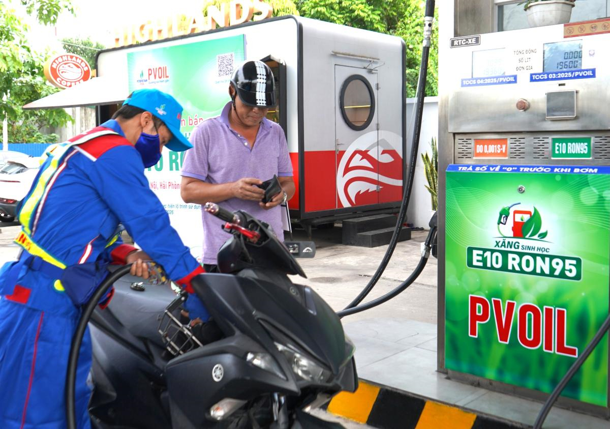 BizNews ngày 18/5/2026: Từ ngày 1/6, xăng E10 sẽ được bán toàn quốc