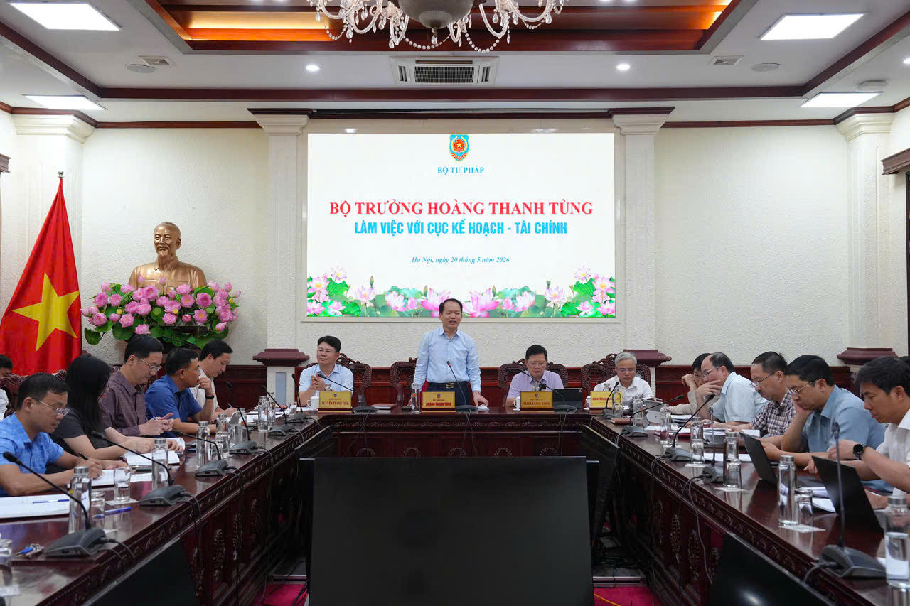 Bộ trưởng Hoàng Thanh Tùng làm việc với Cục Kế hoạch - Tài chính về quản lý ngân sách, đầu tư công