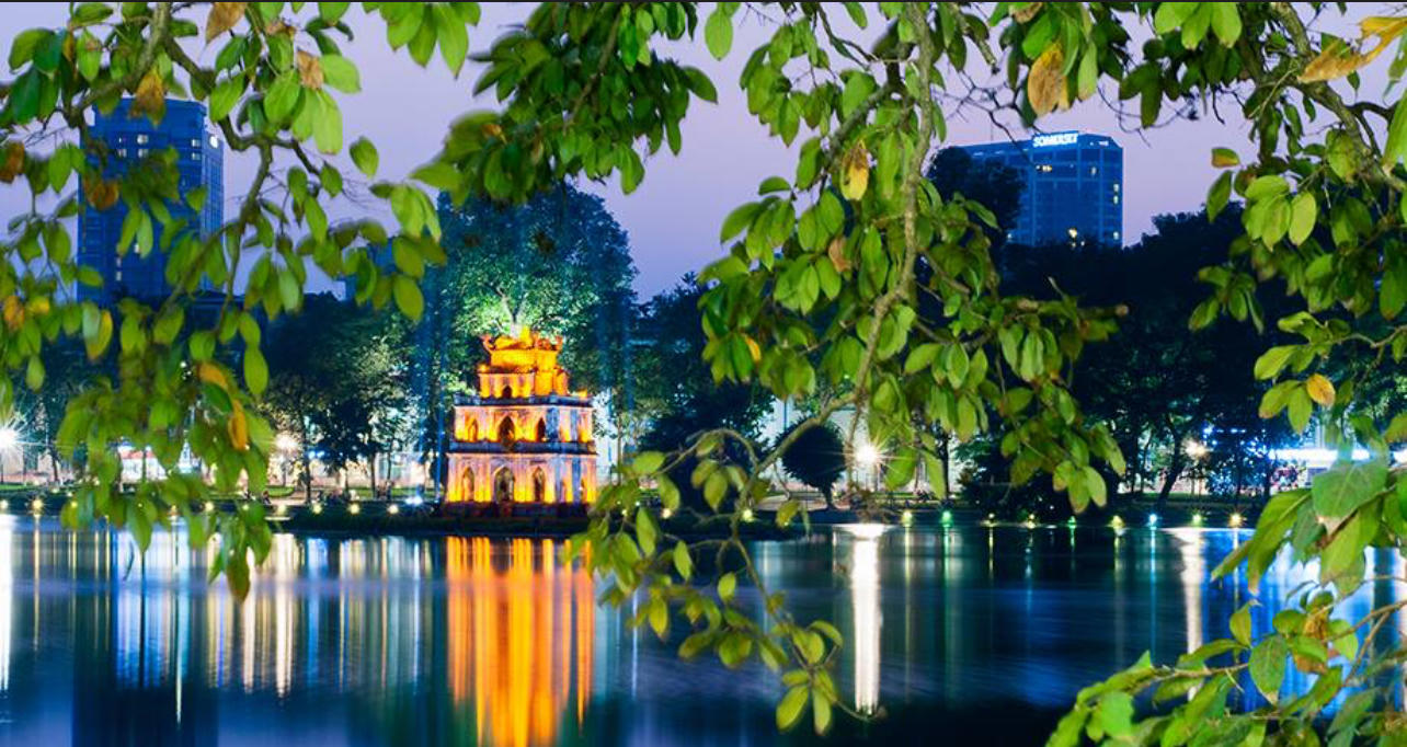 Hà Nội lọt top 10 thành phố rực rỡ sắc màu nhất thế giới
