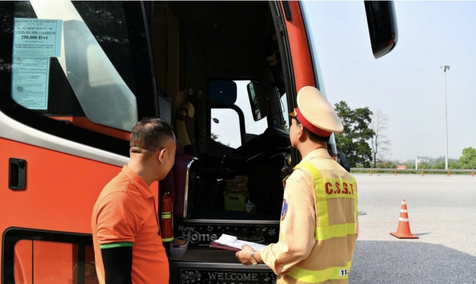 Bản tin An toàn giao thông số 358: Cục Cảnh sát giao thông xử lý 414 trường hợp vi phạm tốc độ trên cao tốc trong một ngày